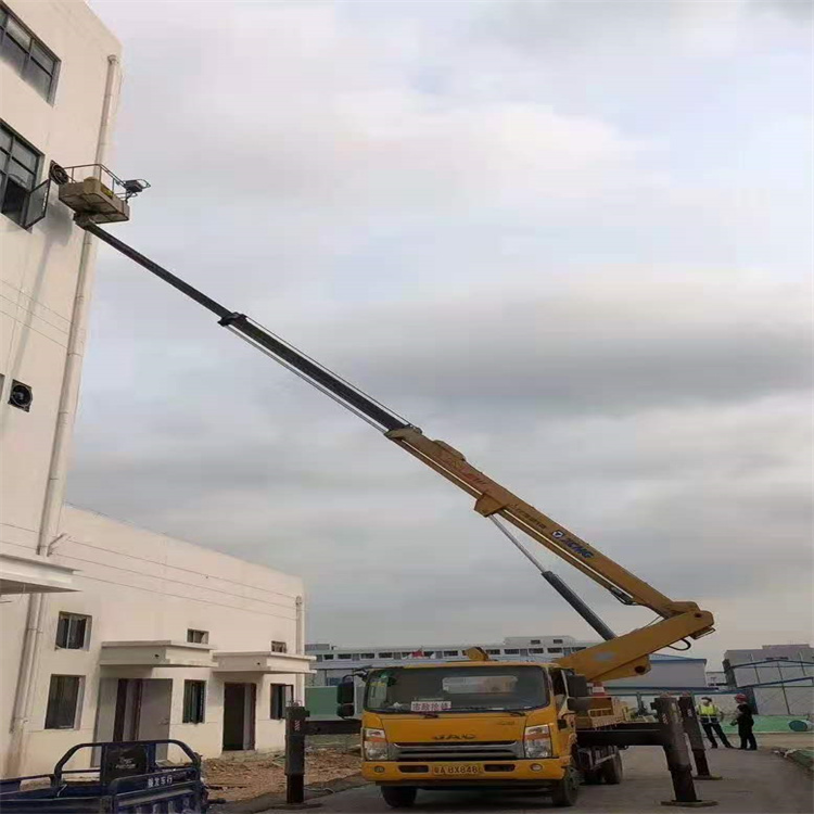 房县吊车可以用吊笼吊人作业吗